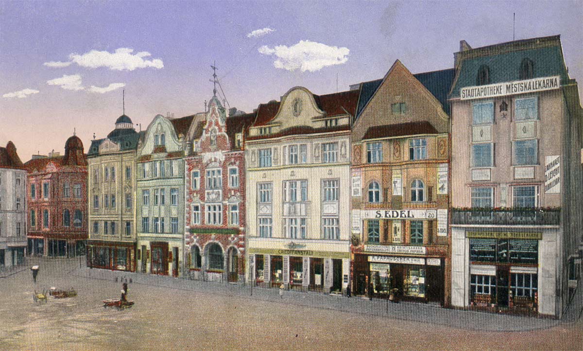 Dům Sigmunda Rotha (druhý zleva v blokové zástavbě) na dobové pohlednici)