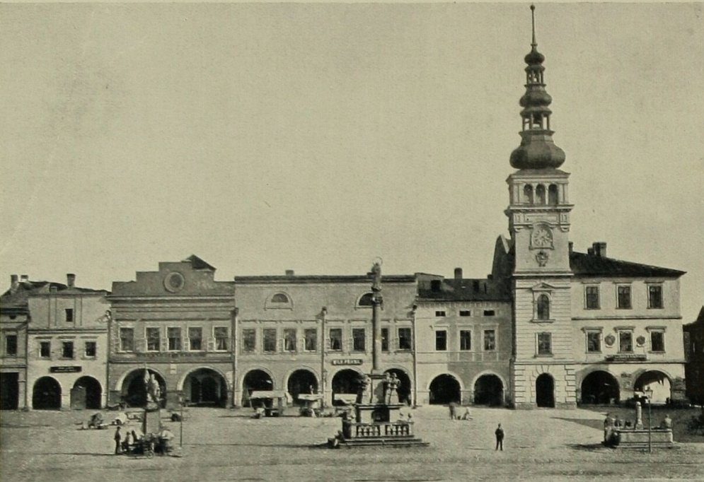 Vzhled jihovýchodní části dnešního Masarykova náměstí kolem roku 1880