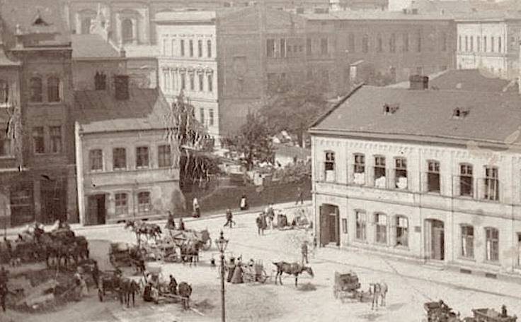 Volná parcela na (dnešním) Jiráskově náměstí, na které vyroste obytný dům L.Poppa