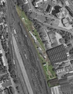 Areál železničního depa Báňské dráhy na leteckém snímku z roku 1998 