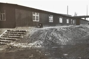 Obytný barák pracovně-výchovného tábora ve Vítkovicích (archiv GVNP)